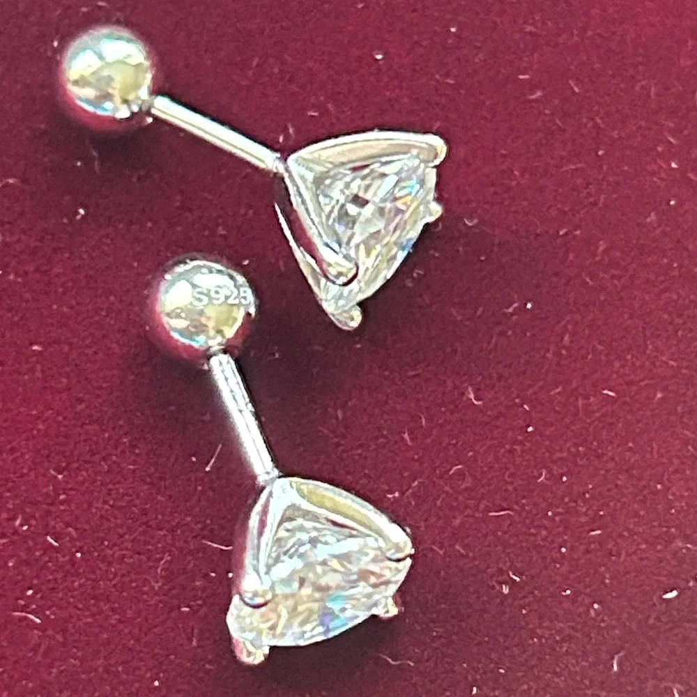 Moissanite Diamond 2.0 CT solitaire screwback stud earrings Retail $599 UNISEX‎ - Picture 4 of 7